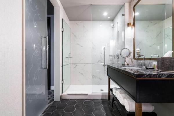 LondonHouse Chicago, Curio Collection by Hilton image 10