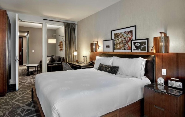 LondonHouse Chicago, Curio Collection by Hilton image 34