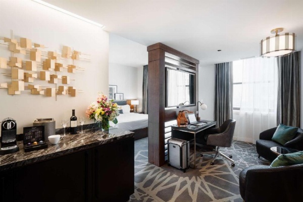 LondonHouse Chicago, Curio Collection by Hilton image 40